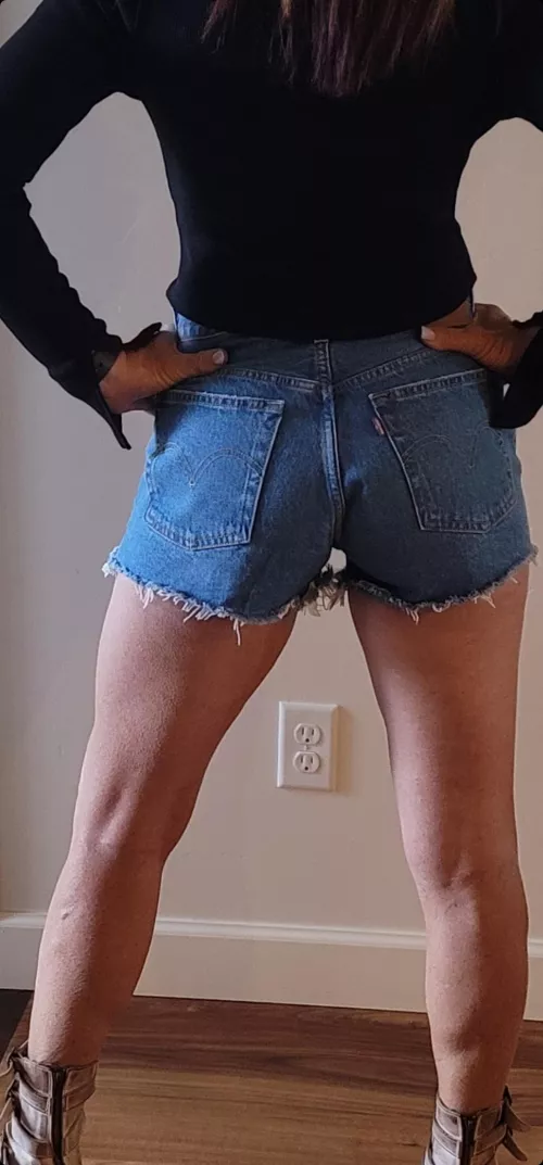 Curious couple Nov 2-9