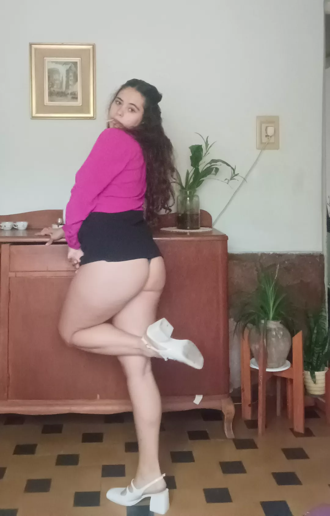 💋👀 Feeling Bold.. Take a Peek, If You Dare 😈👠