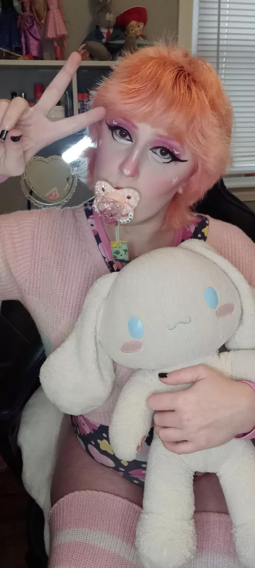 Feeling cute n smol!! ❤️