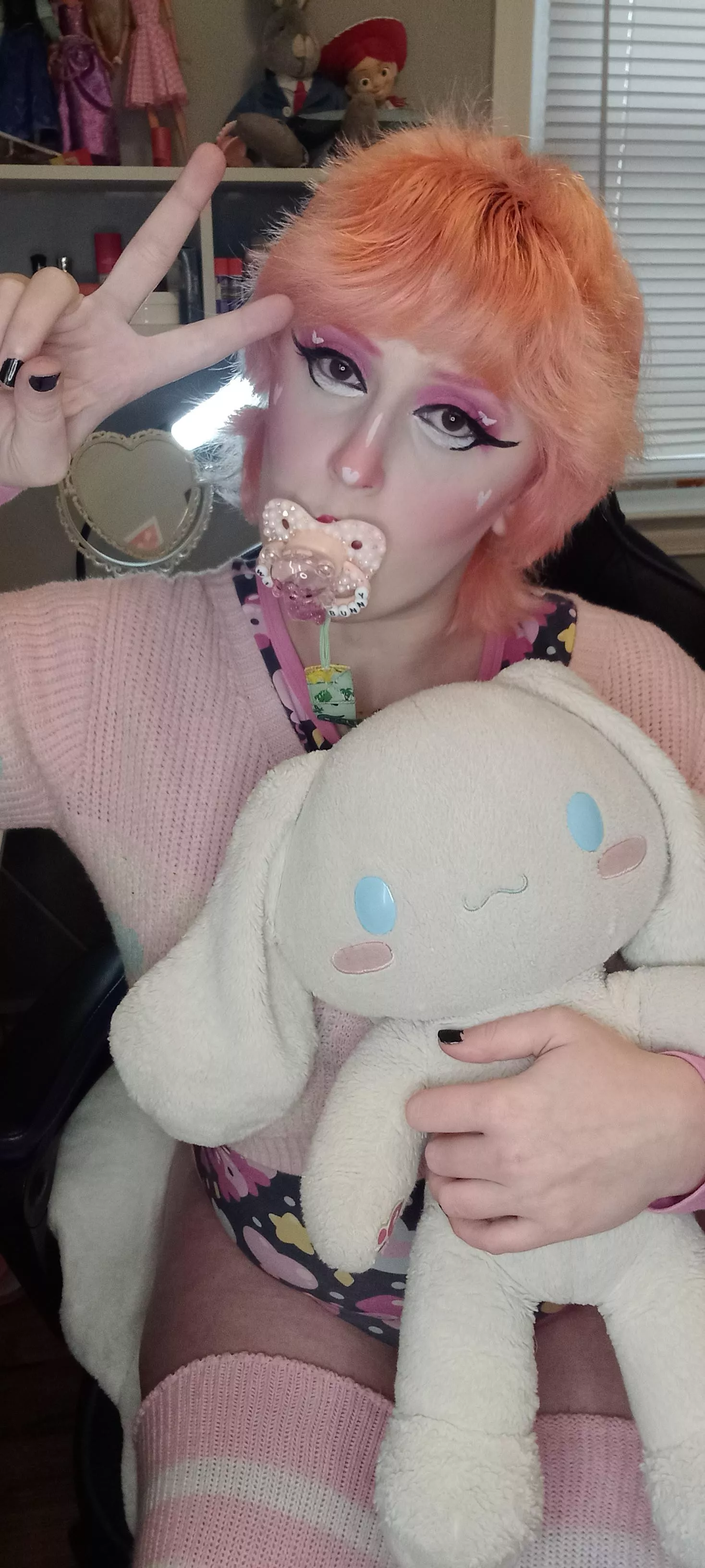 Feeling cute n smol!! ❤️