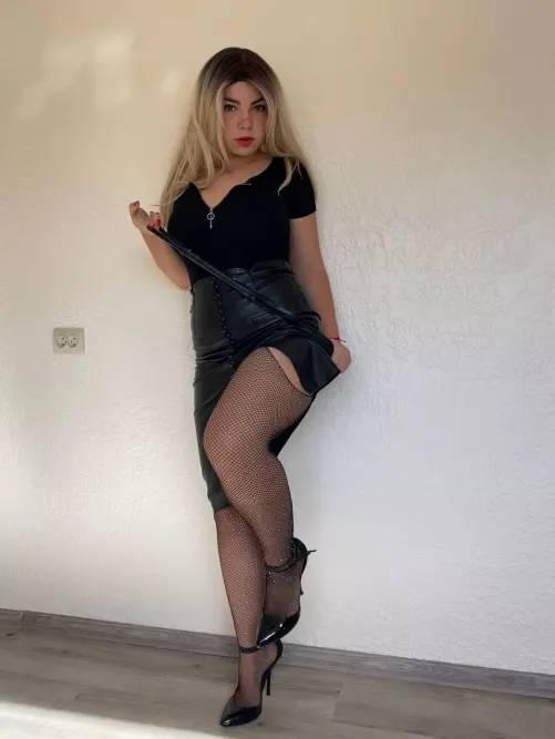 Great combination of heels and leather skirt