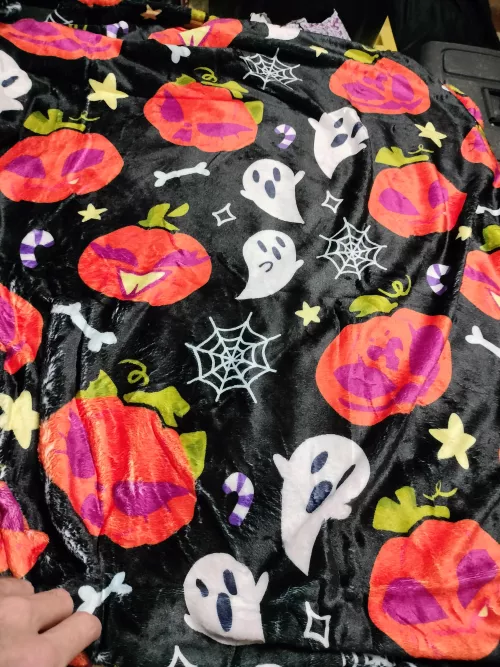 Helluva Boss Halloween blankie came🎃