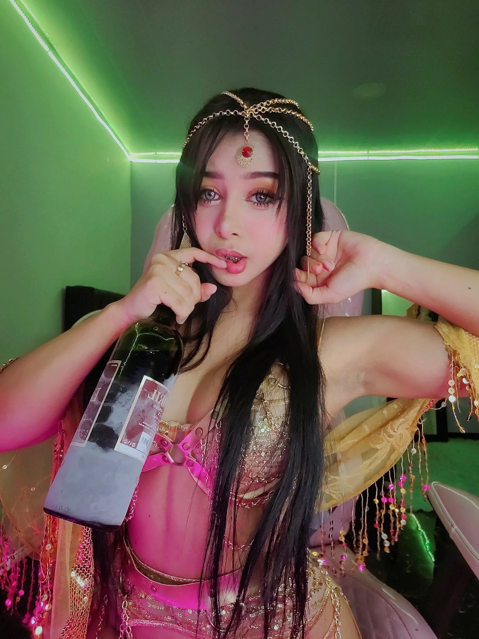 I have no one to send nudes to any takers?