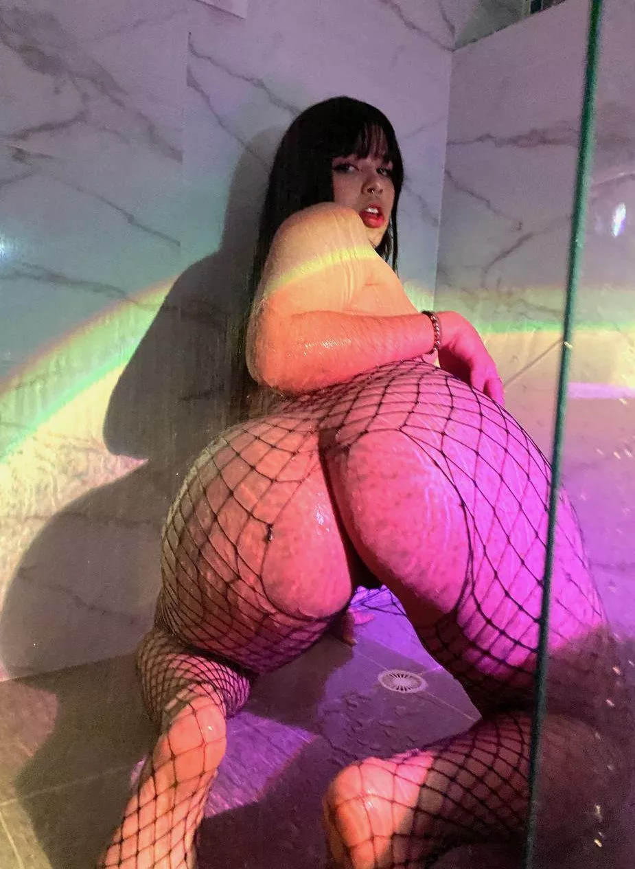 I want to be submissive and obedient to an older man right noww