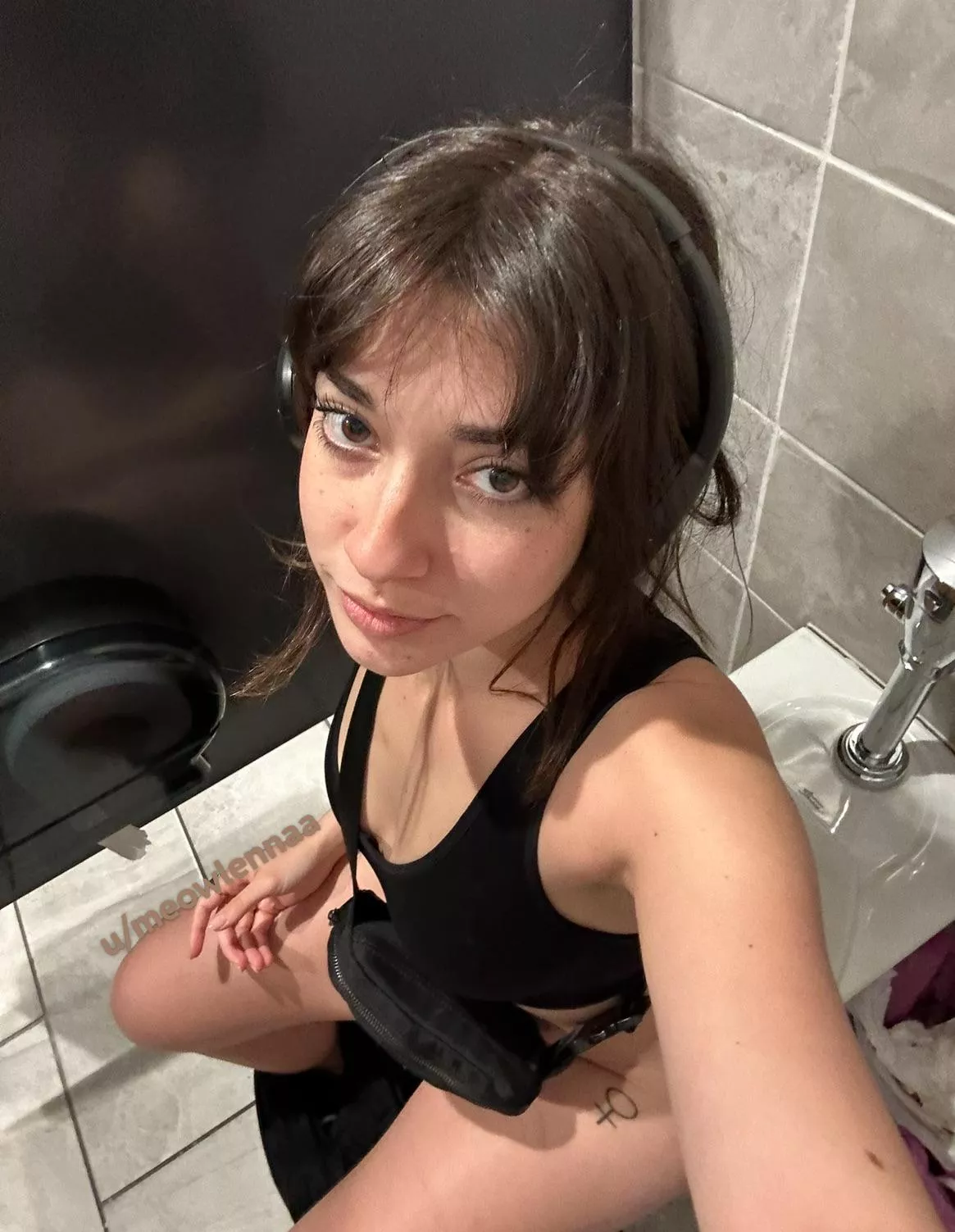 if u walked in on me on the toilet, this is how i’d look at u. yes i recorded it :3