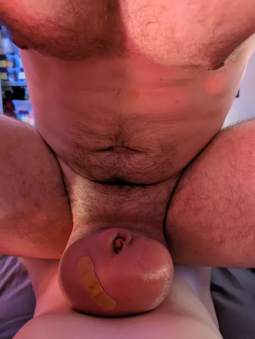 Is it true tops feel emasculated when the bottom has more massive balls?