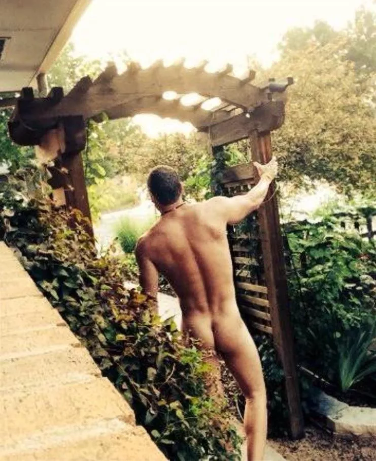 Join me in the rose garden?