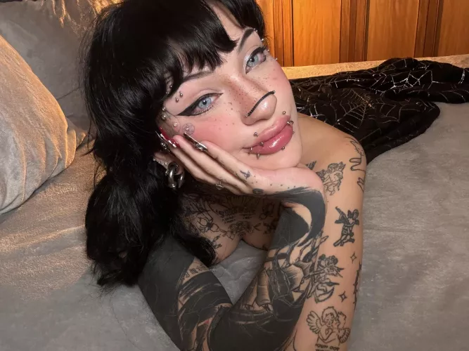 let’s play a game, i masturbate and you look at me 