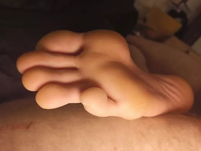 Long toes closeup