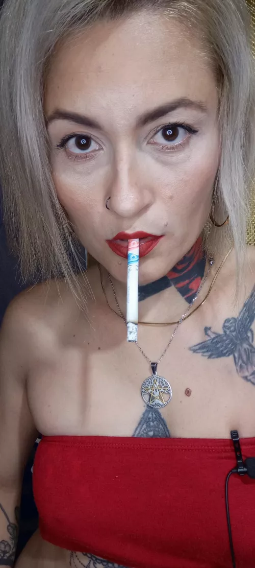 My cigarret baby... You can smoking With me ? Dm Open 