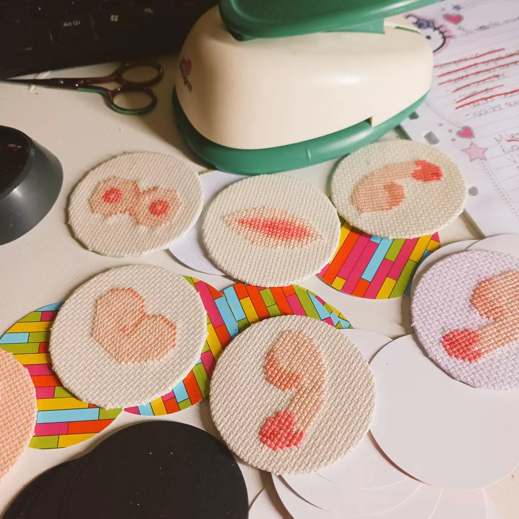 Ok, this is the cutest thing I've stitched so far. I'm still gonna glue them onto some sort of base to make little frames, but look how cute! 