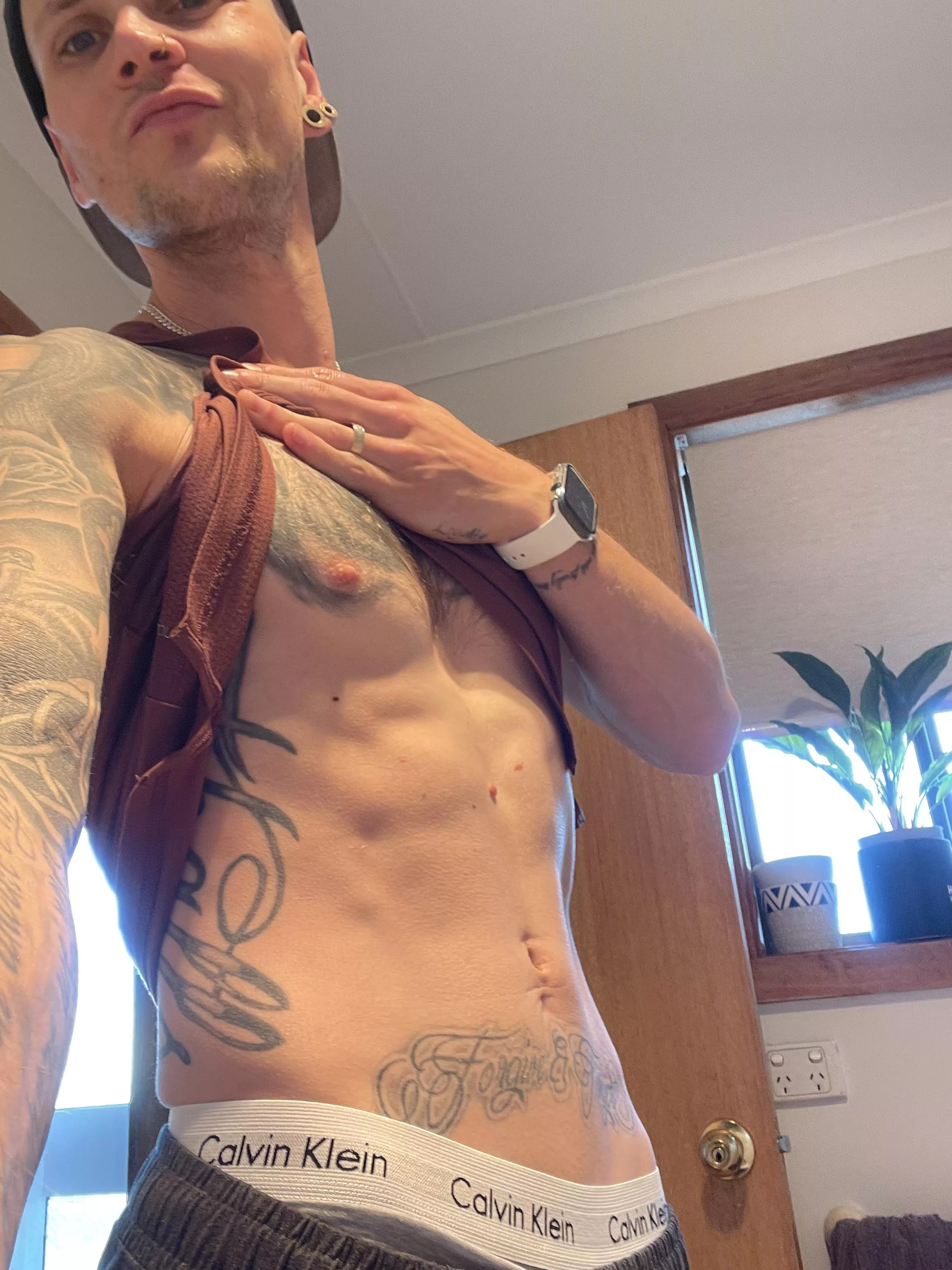 Sexy tattoos, hot muscles & an alpha looking down at you… You need this right now, don’t you? Good. Because I need your cash 😈