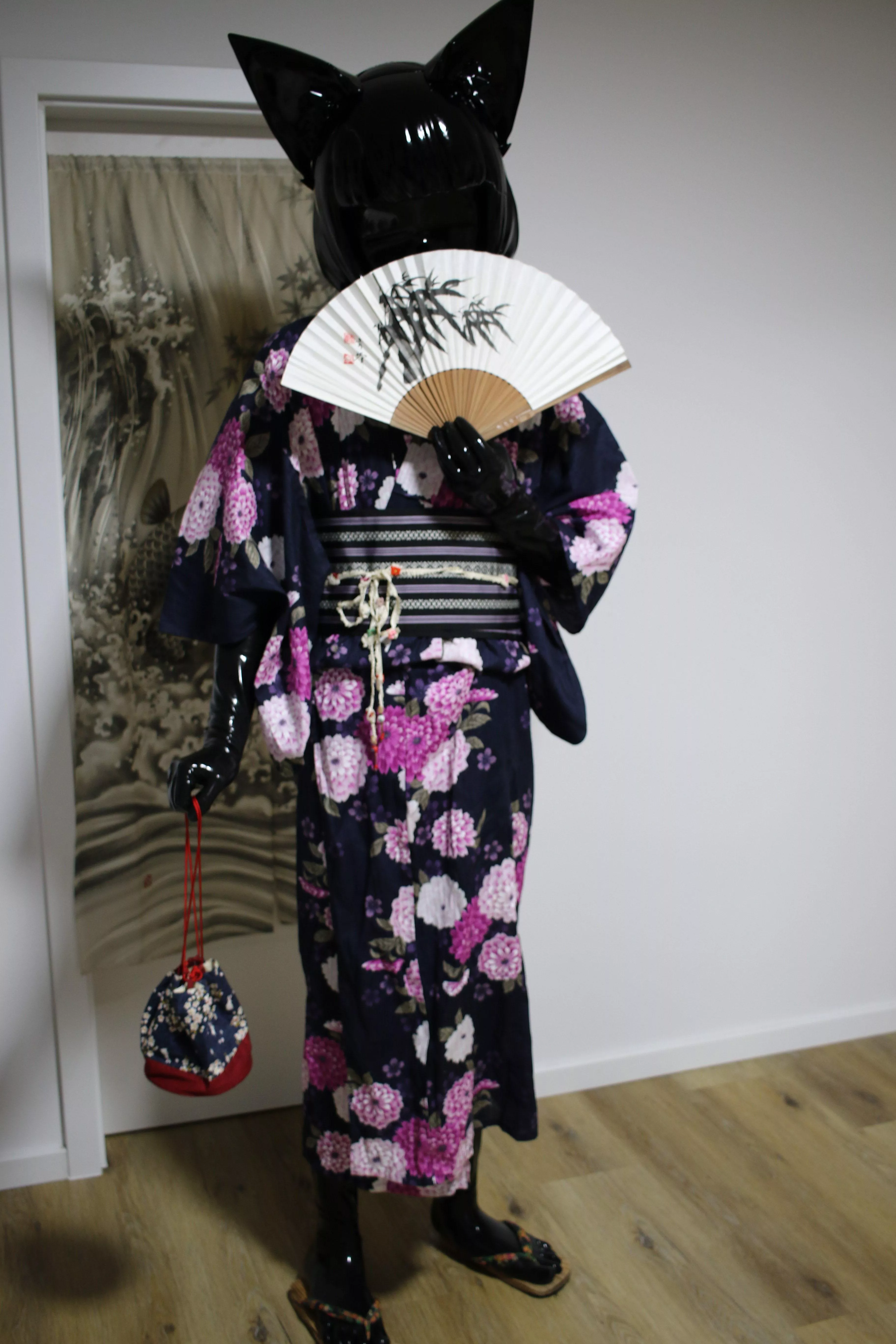 Teehee~ (📸 & 👘: @DeaField4 on Twitter)