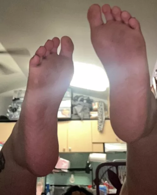 Who likes dirty feet 