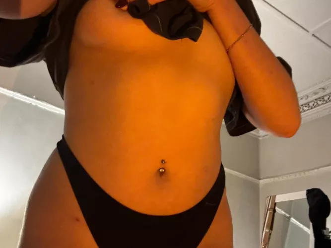 18 [F4MF] Charlotte this weekend! Any couples looking for a third? Must be okay to try my kinks and can teach me a thing or two