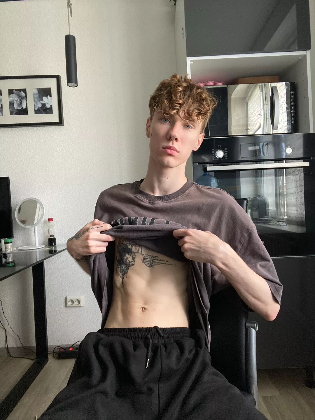 [18] Would you like to see something more, honey? 🖤