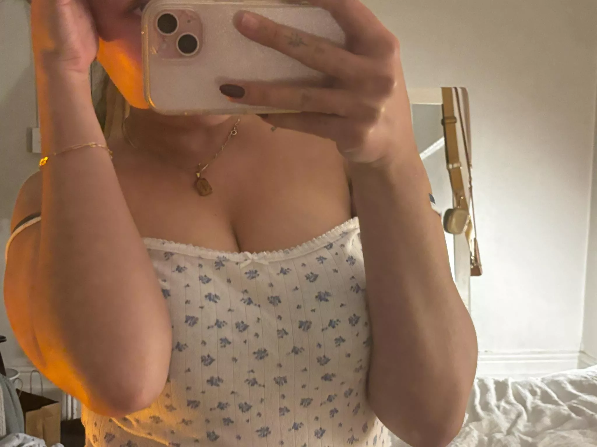 18F, looking for an older daddy to fill me up when I get to VA this weekend! Open to most kinks!