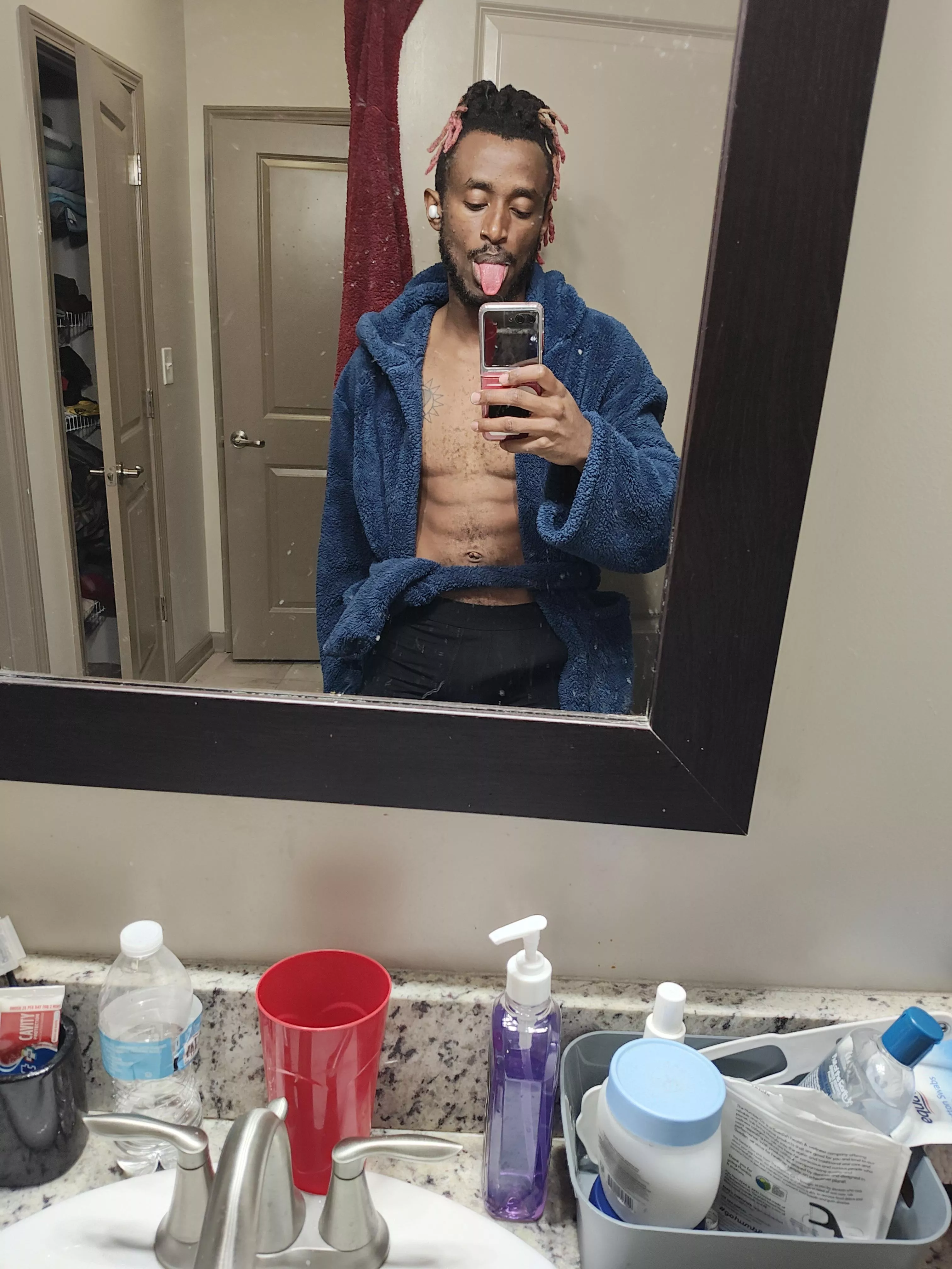 25m, 👀 for a hotwife/milf