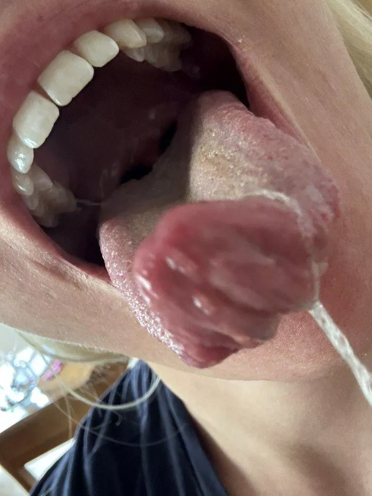 Anyone here into blondes with long tongues?