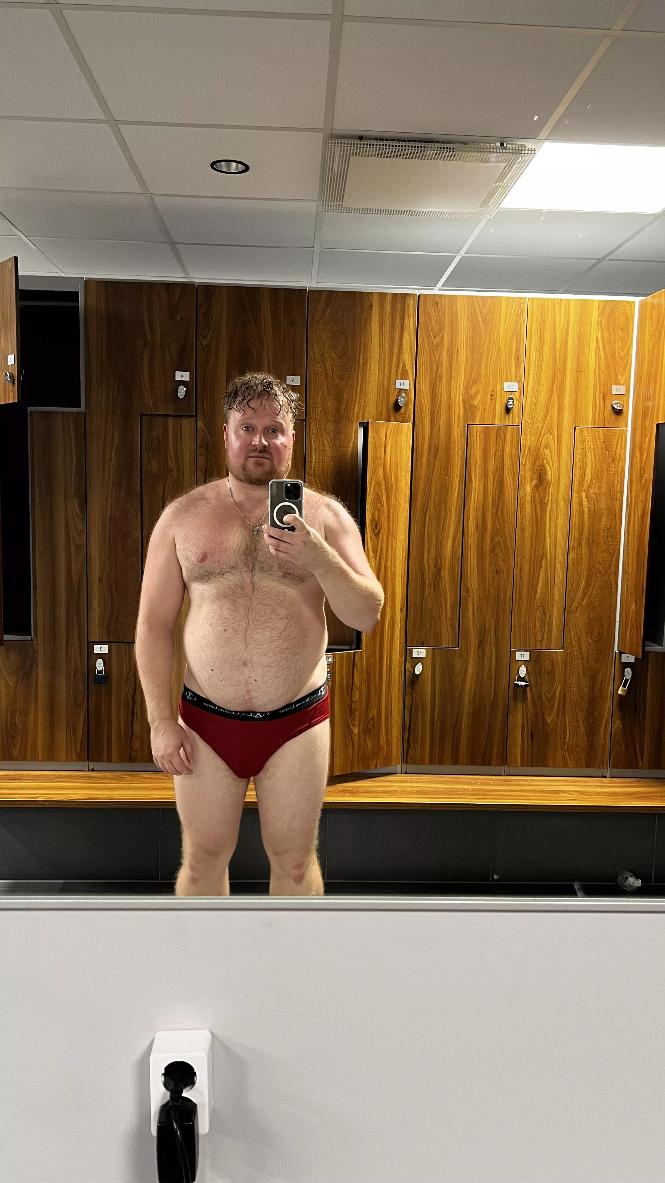 Bear bro gym mirror selfie 