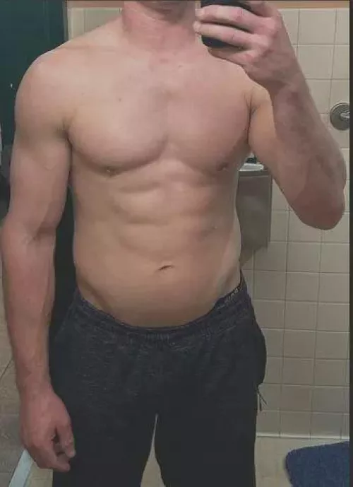 bow down to this preppy beachy dude