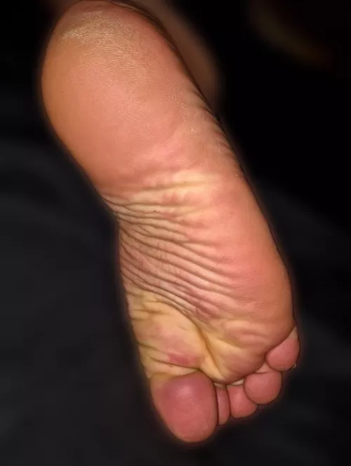 Can my foot be your toy? 😘