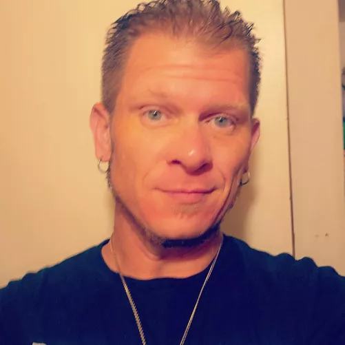 Dad bod looking for a pretty lady in or around akron ohio