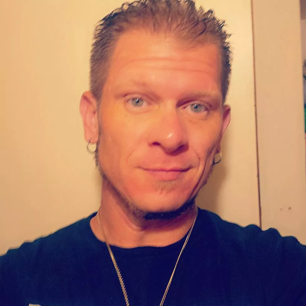 Dad bod looking for a pretty lady in or around akron ohio