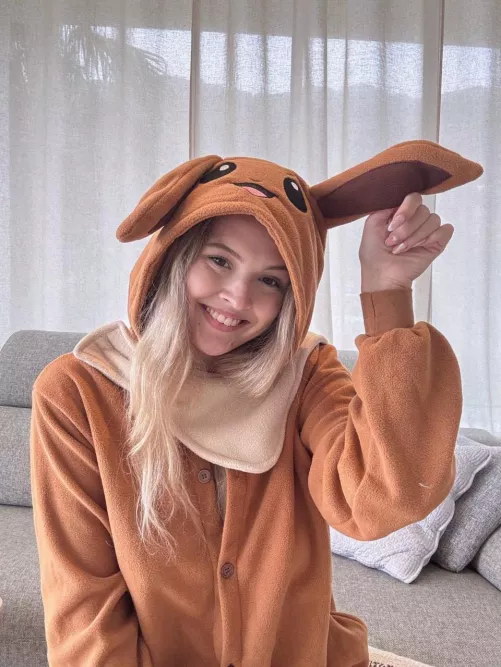 Eevee Pokemon by babydreamerbuttercup