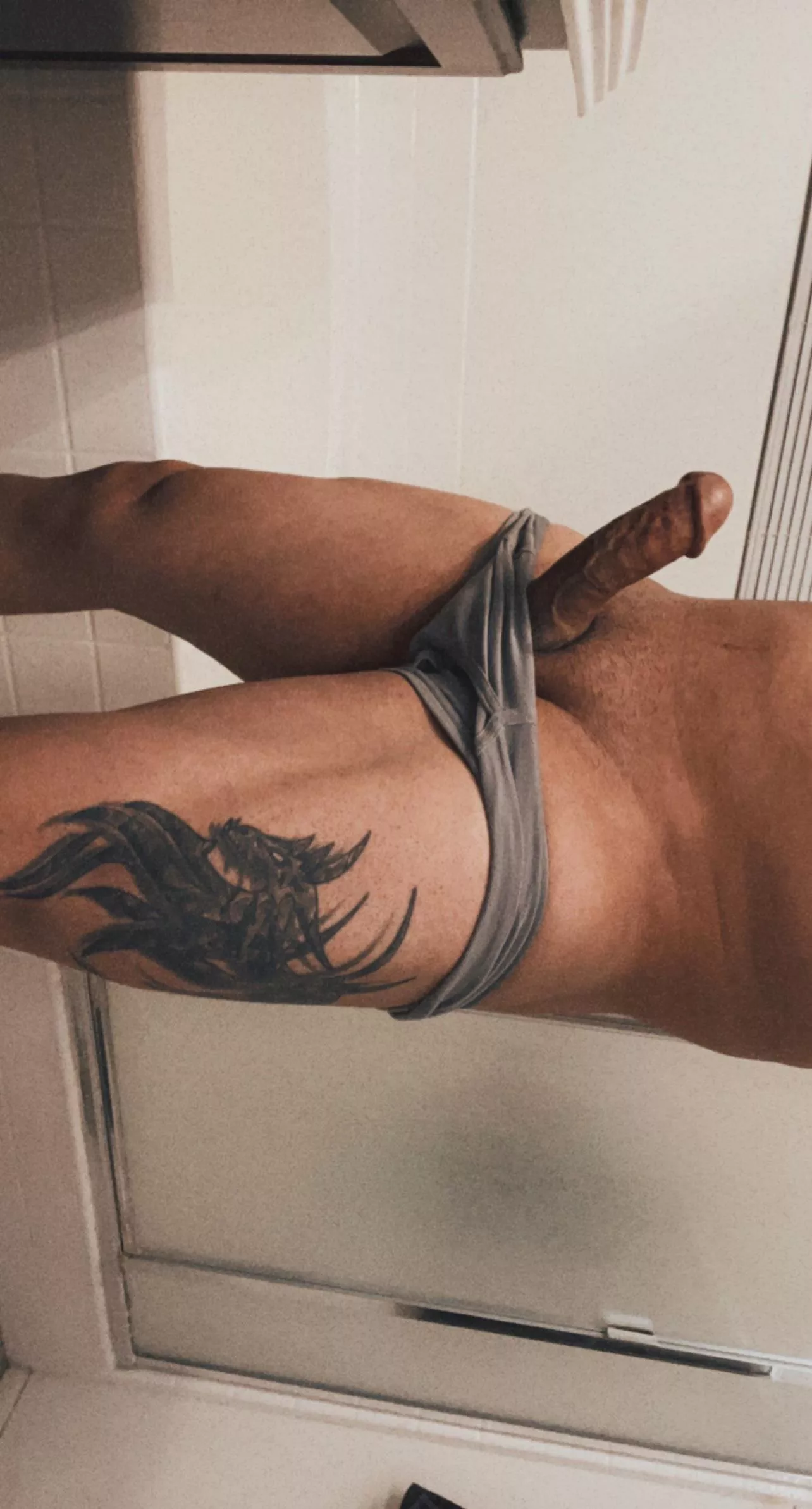 Follow the veins with your tongue 👅 