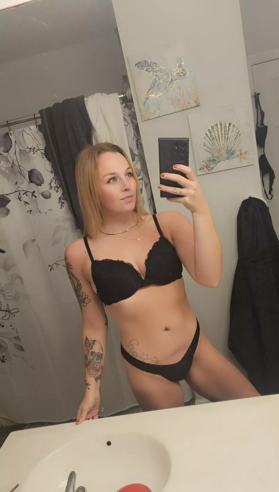 Getting ready for work 😋 F [29]