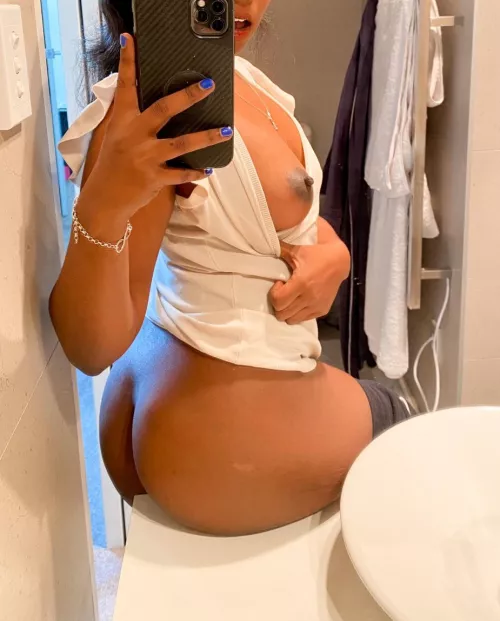 Here’s a booty pic for ur Friday 