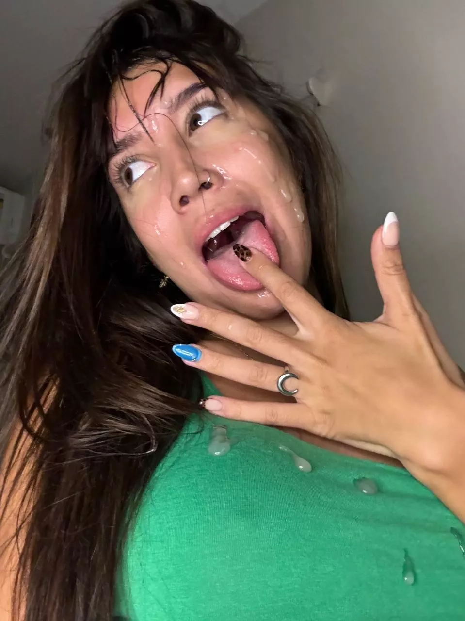 I can handle two Redditors 