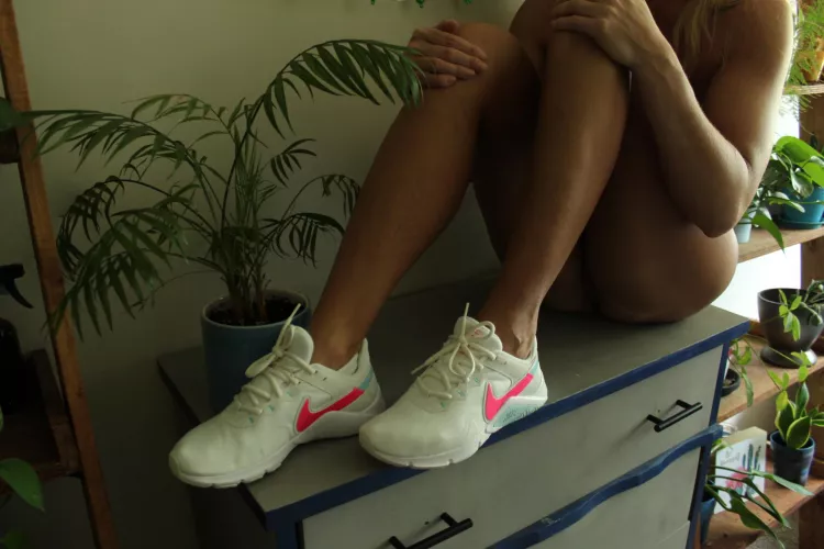 I love fool around in my sneakers 🥵