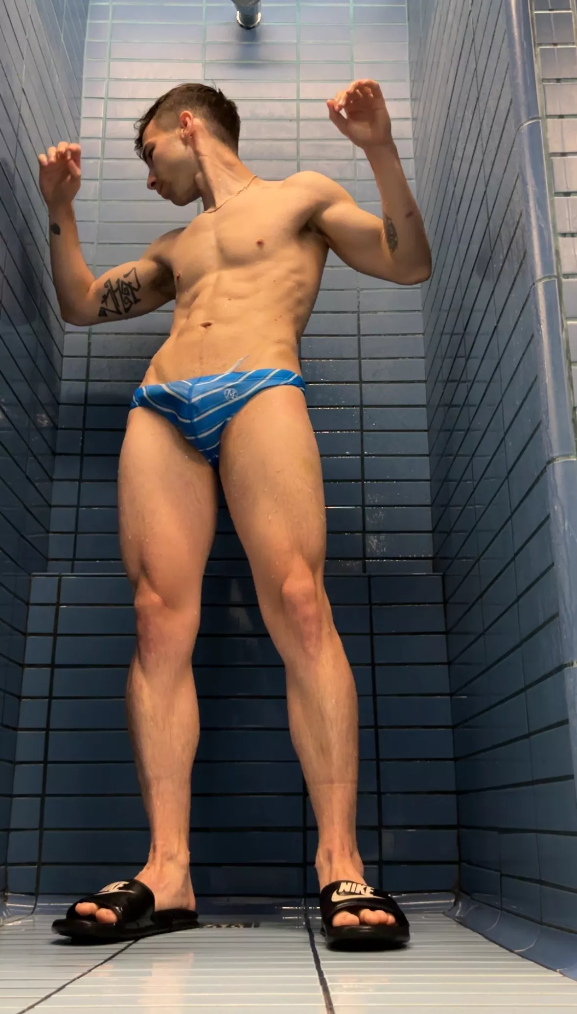 I need someone to lick me😋