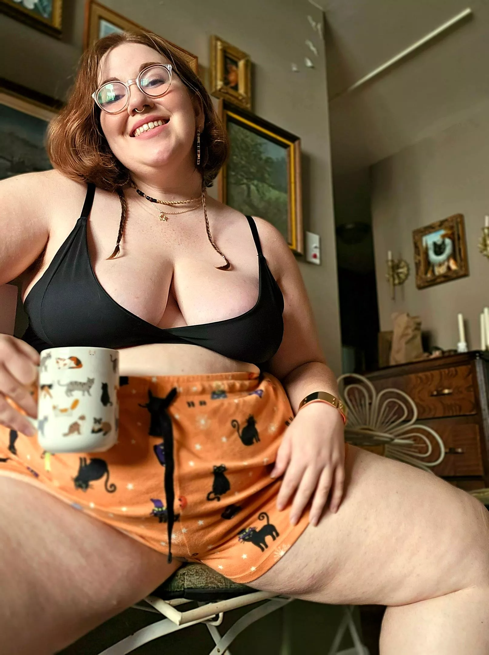 I only have tea with cat people🧡