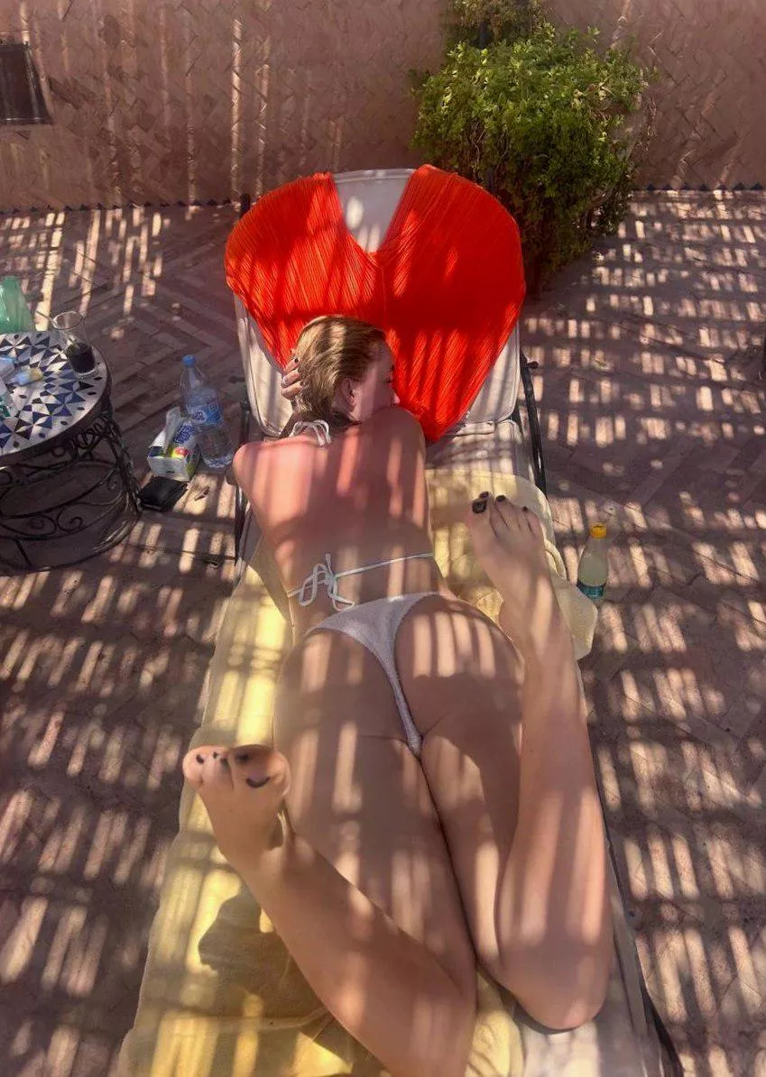 I want to be tongue fucked while being pinned down like this