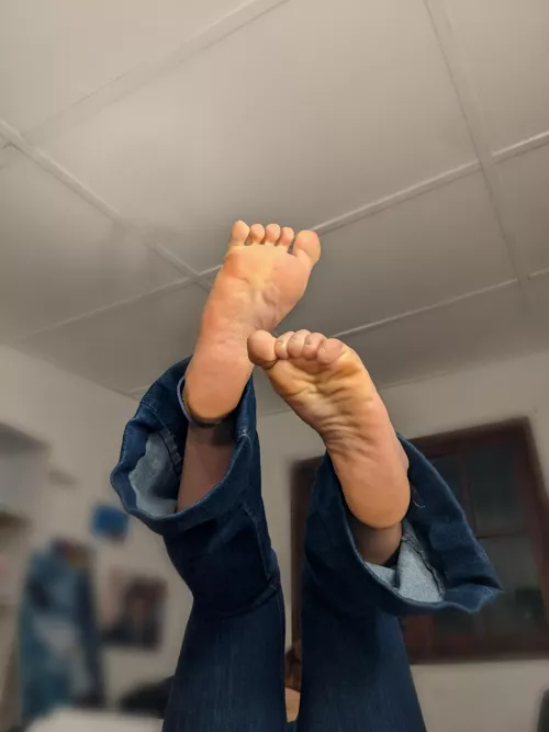 Lick my soles, now