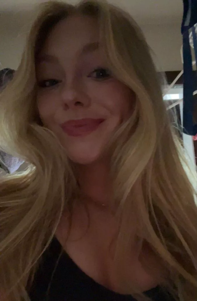 Looking for a sexy sugar daddy😘 [online]