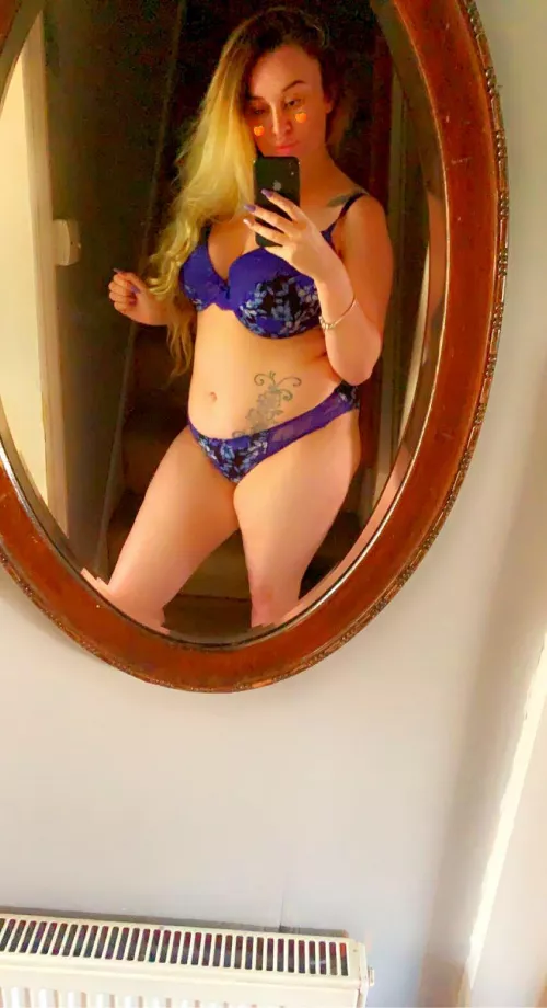 mirror mirror on the wall, whos the hottest housewife?