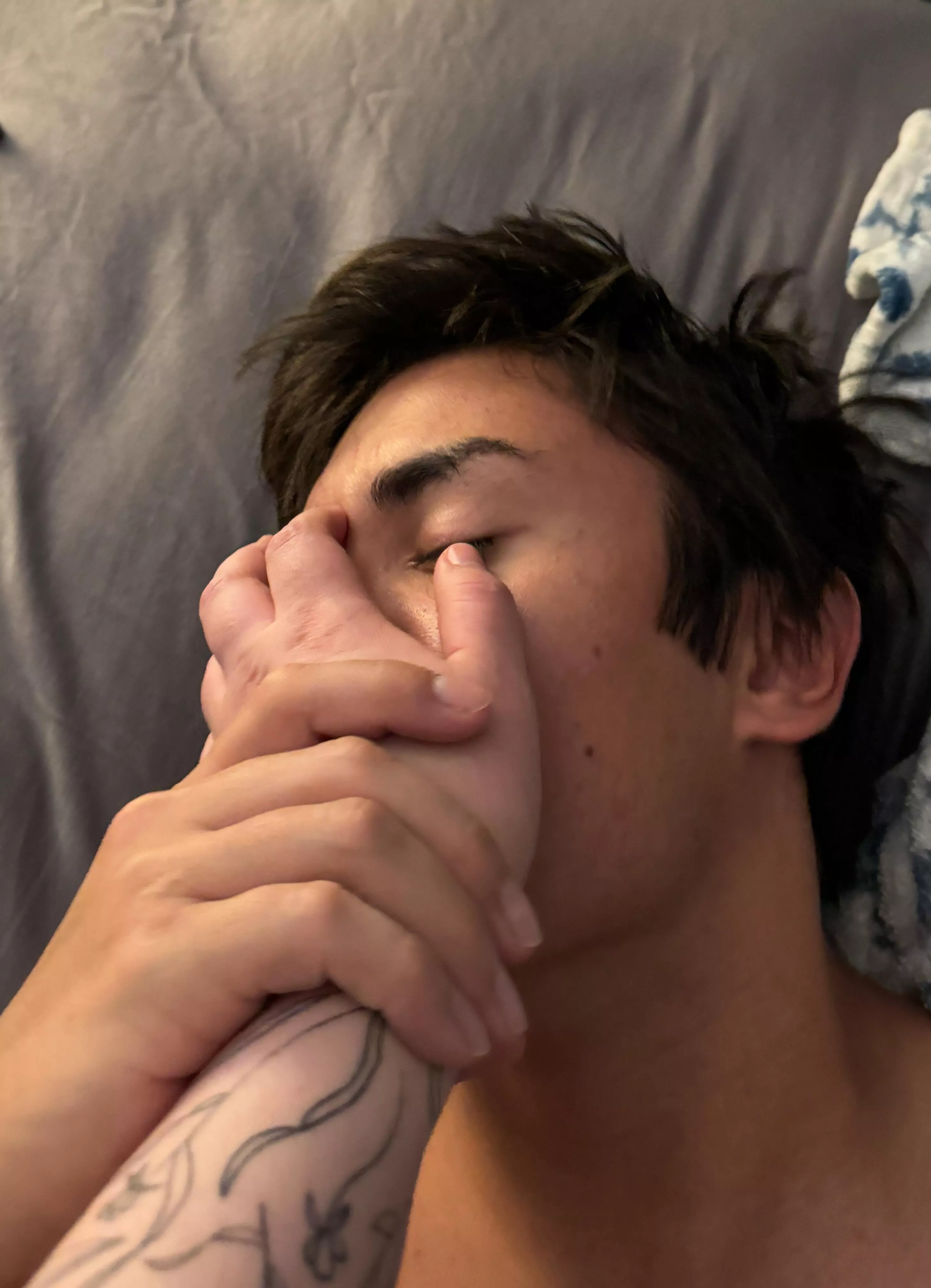 My sub had been kissing my hands a lot recently and I told him I enjoyed it & thought it was very cute. He said it was for selfish reasons, because when he would kiss my hand I would hold his face 🥺