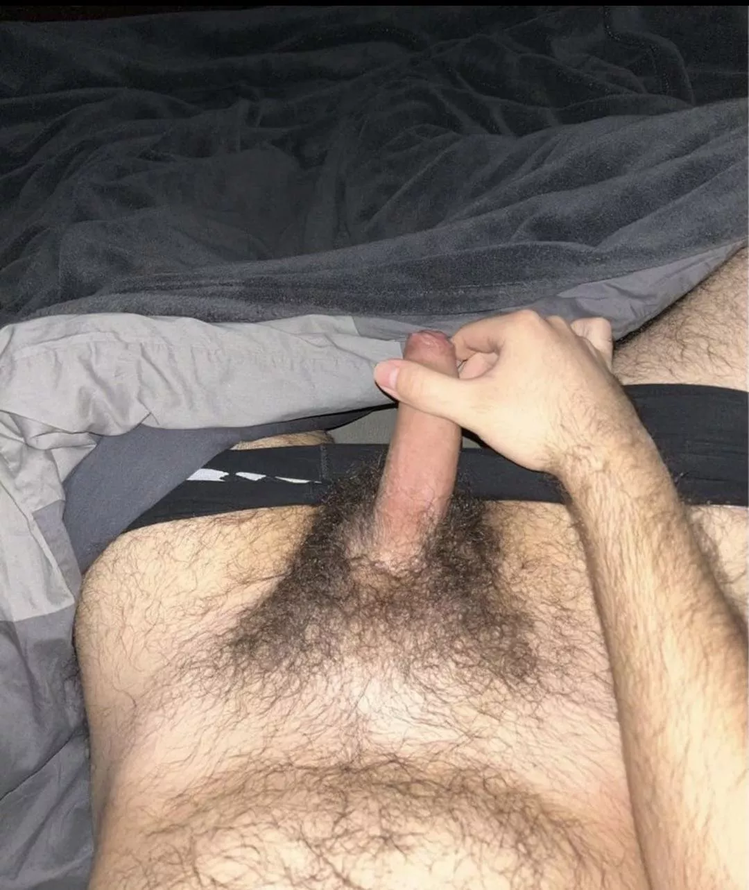 need a bro to sniff my musky bush while we stroke, dm me ;)