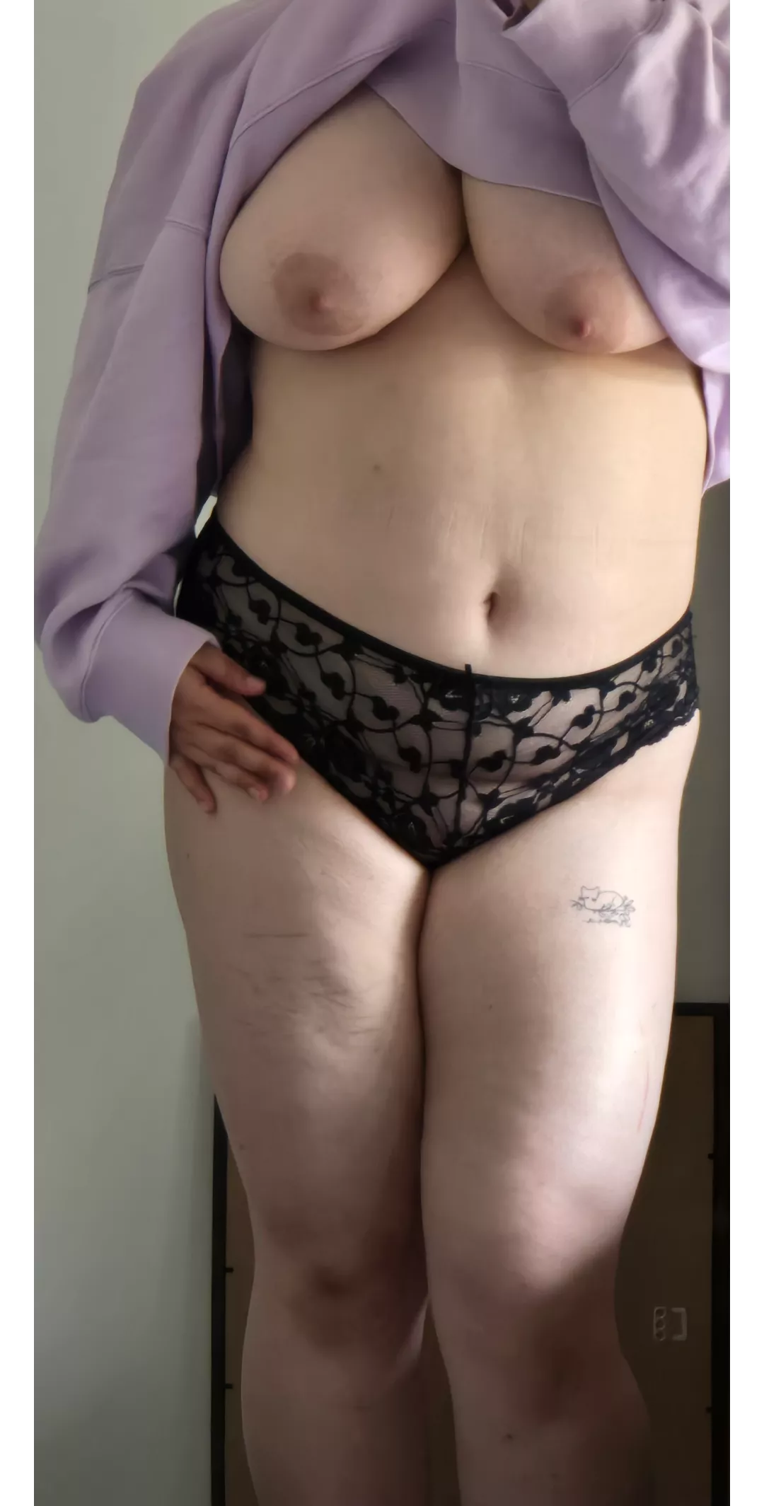 Oversized sweater weather 