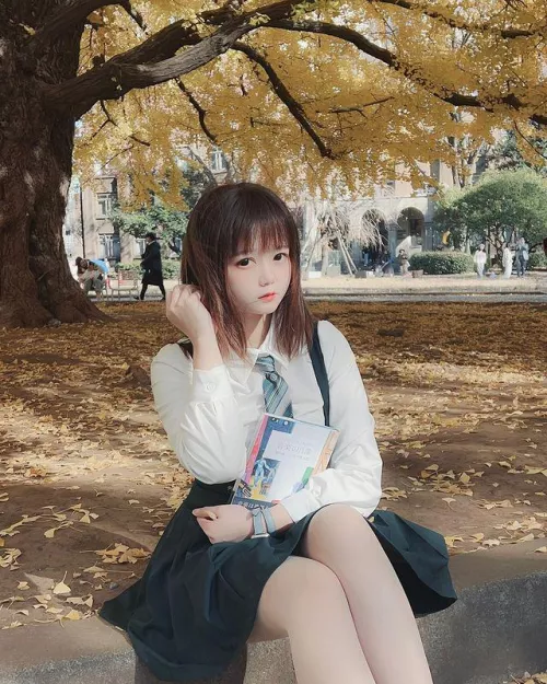 Schoolgirl by Nikumikyo