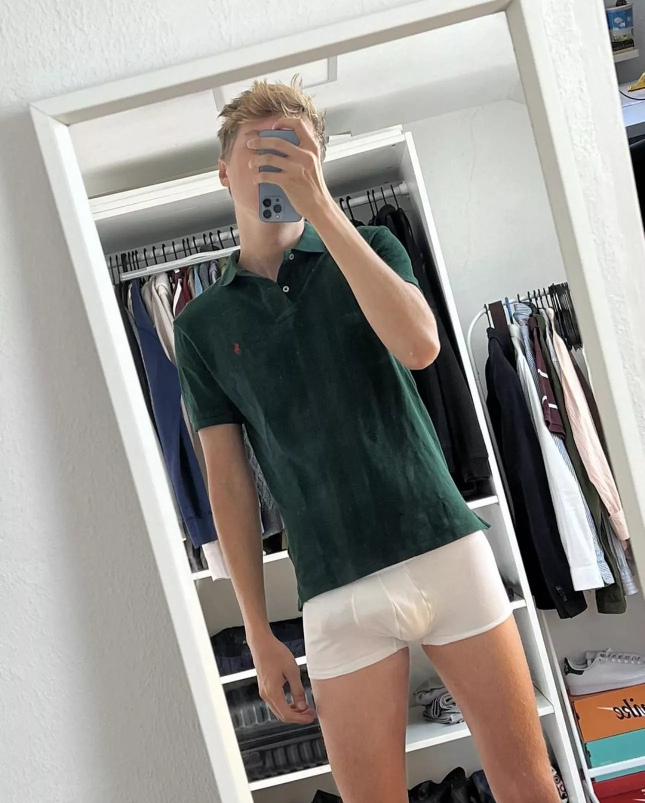 Send the college twink some money 😈😈