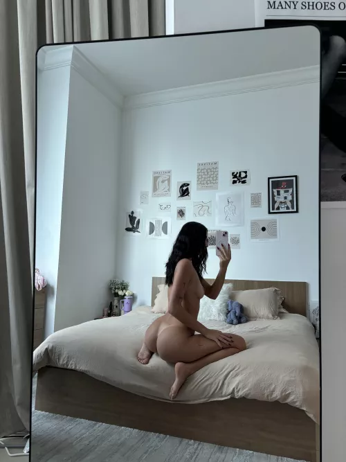 Thicc ass, slim body and small tits 