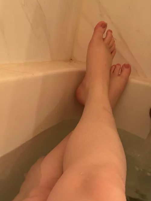 What color should I paint my toes?