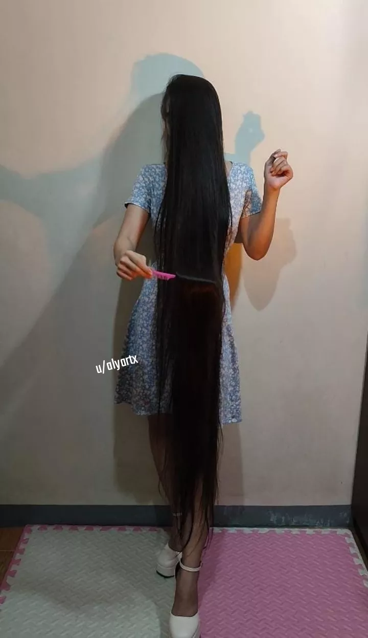 Whats The longest hair you've ever seen irl? 
