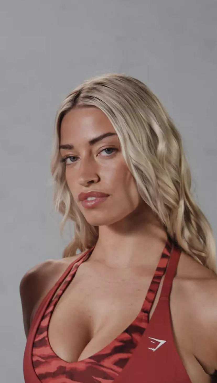 Whats this sexy blondes @?