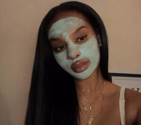 Which [online] sugar daddy wants to make me happy 💋